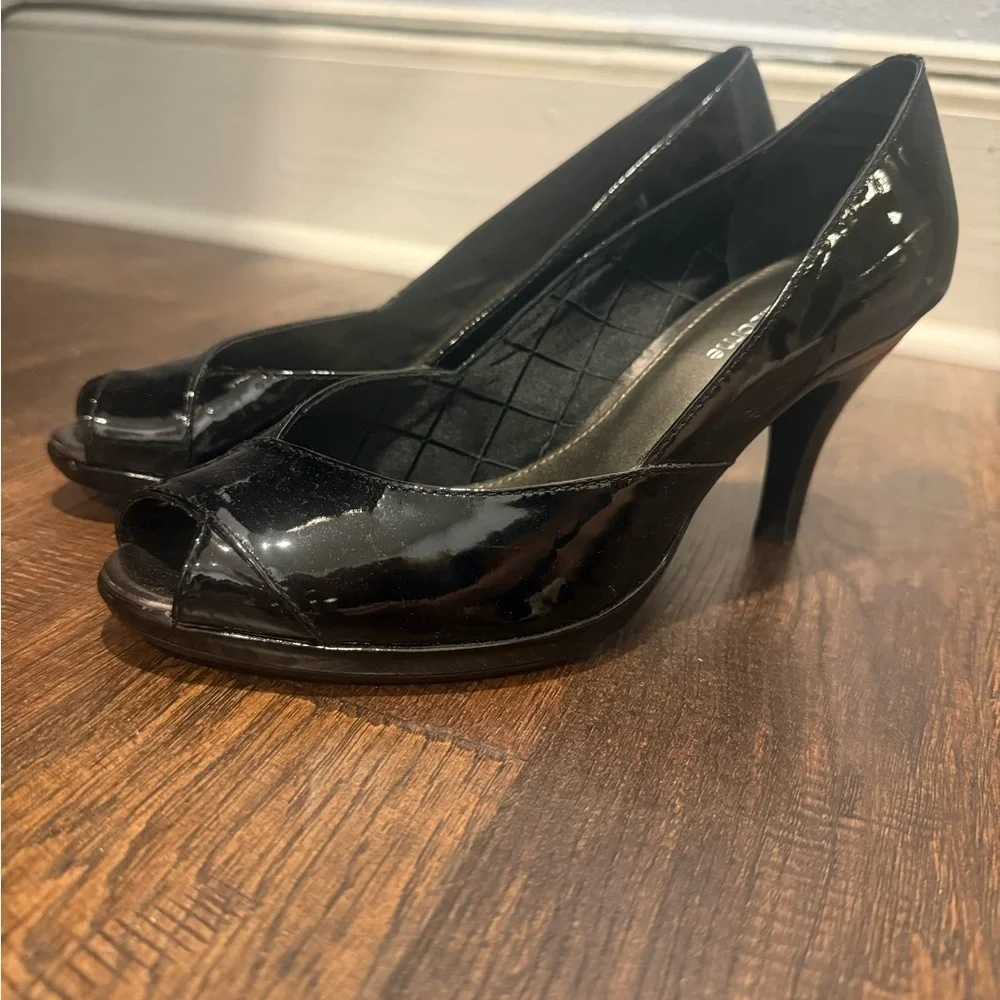 Liz Claiborne Glossy Black Peep-Toe Heels